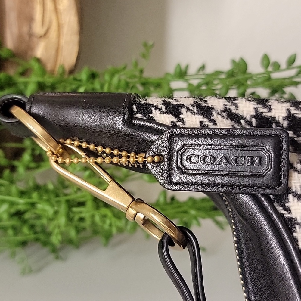 Vintage Coach Black Houndstooth Print Shoulder Bag With Matching Pouch - Picture 7 of 15